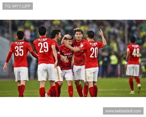 张琳芃在恒大时期表现稳健,助力球队多次夺得中超与亚冠冠军 张琳芃在恒大时期表现稳健,助力球队多次夺得中超与亚冠冠军