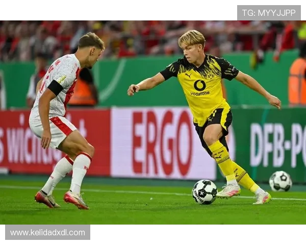 多特蒙德防守问题反复出现,根源在于体系构建与关键环节持续性的不足,正对球队稳定性与赛季走势造成影响 多特蒙德防守问题反复出现,根源在于体系构建与关键环节持续性的不足,正对球队稳定性与赛季走势造成影响