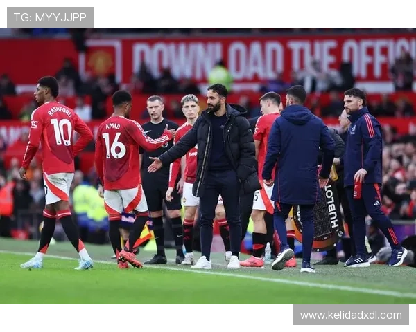 曼联战术设计问题显现,近期执行困难逐步反映球队稳定性承压