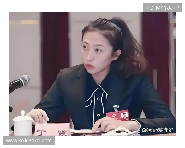 丁霞买了新车，朋友圈炸了，到底是炫耀还是另有隐情？