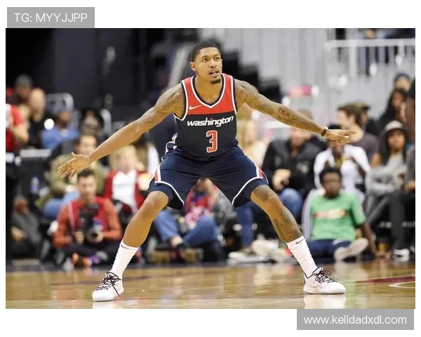 库兹马无球跑动效率提升，拉开空间能力改变奇才进攻结构