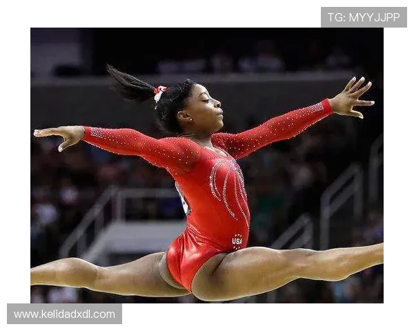 西蒙·拜尔斯训练完顺手买下整条街的蛋白粉